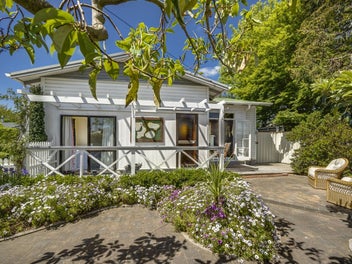 1209 Caroline Road, Mayfair, Hastings