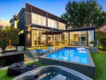 25 Spencer Terrace, Hauraki, Auckland