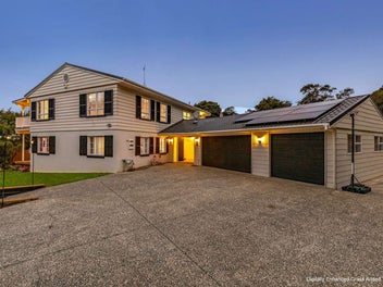 3 Laingrange Place, Laingholm, Auckland