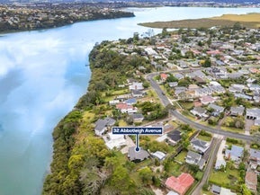32 Abbotleigh Avenue, Te Atatu Peninsula, Auckland