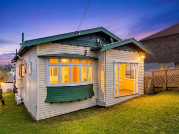 35 Staveley Avenue, Mount Roskill, Auckland
