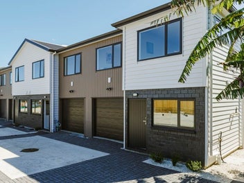 17D McCullough Avenue, Papatoetoe, Auckland