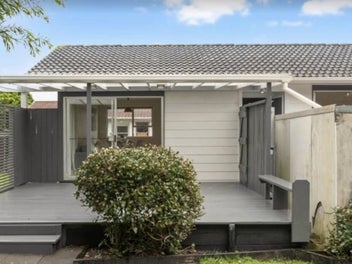 2/36 Archmillen Avenue, Pakuranga Heights, Auckland