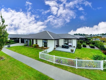 28 Veuve Drive, Lincoln, Lincoln