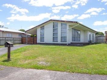 9 Pinedale Parade, Milson, Palmerston North