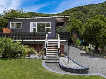 30 Beach Road, Waikawa, Picton