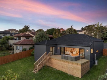 20 Baulcomb Parade, Windsor Park, Auckland