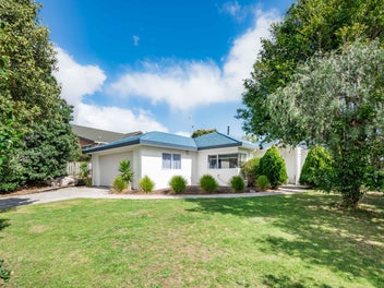 32 Guildford Drive, Paraparaumu