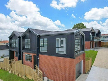 6/233 Great North Road, Henderson, Auckland