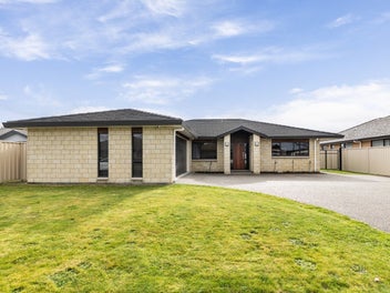 5 Lardon Place, Frimley, Hastings