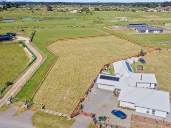 16 Mowhia Grove, Waitārere, Levin