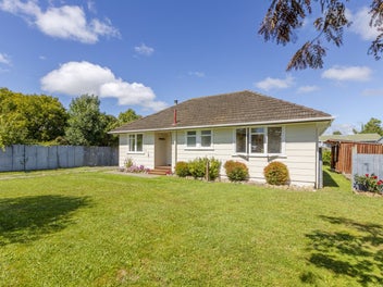 2B Dee Street, Otane