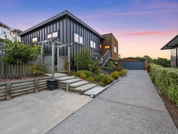 102 Moncks Spur Road, Redcliffs, Christchurch