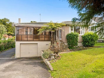 11 Wernham Place, Northcote, Auckland