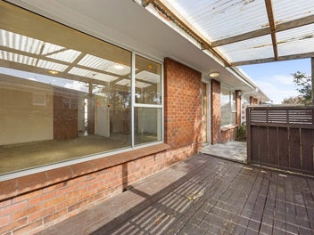 2/6 Roseburn Place, Pakuranga, Auckland