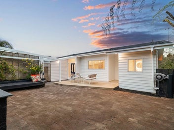 11 Geoffrey Road, Torbay, Auckland