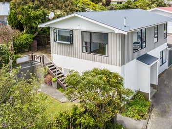 9A Colchester Cres, Newlands, Wellington