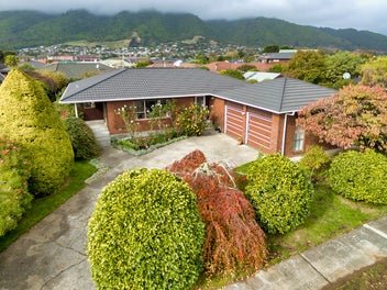 17 Awanui Drive, Waikanae