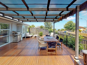 2/2 Calluna Crescent, Totara Heights, Auckland