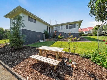 27 Galt Street, Hawera