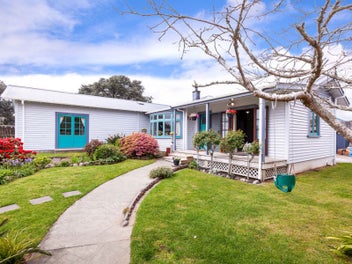 39 Waiwaka Terrace, Strandon, New Plymouth