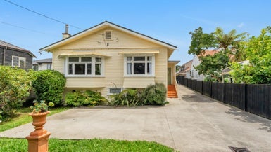 17 Queensway, Three Kings, Auckland
