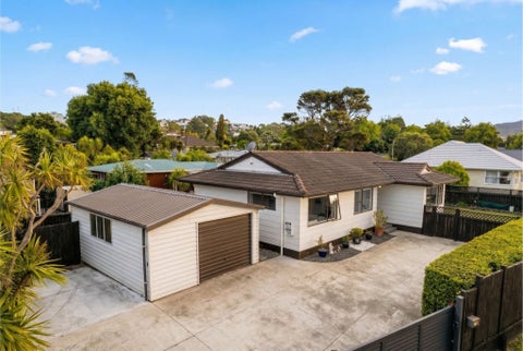 121 Godley Road, Green Bay, Auckland