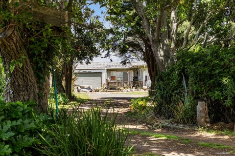 2132 Awhitu Road, Pollok, Pollok