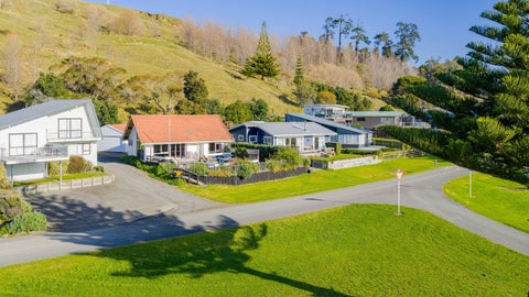 3432 Pourerere Beach Road, POURERERE, OMAKERE