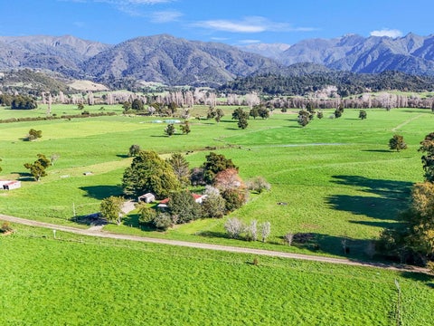 230 Loop Road, East Tākaka, Tākaka