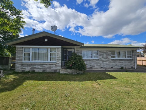1217 Willowpark Road North, Mayfair, Hastings