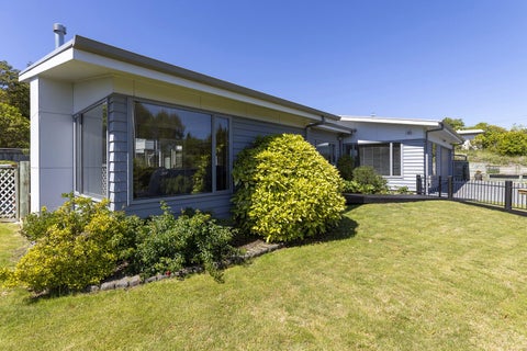 30 Ingle Avenue, Waipahihi, Taupo
