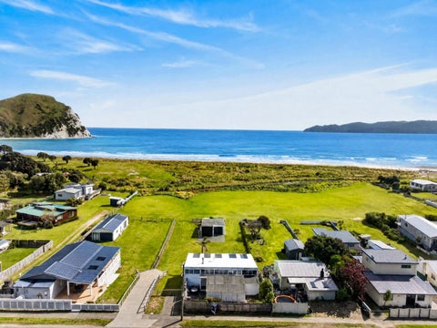 102 Newcastle Street, Mahia, Māhia