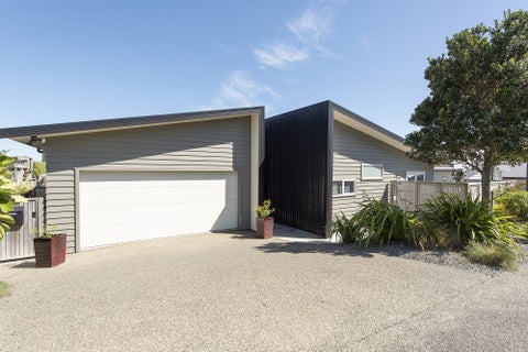 31 Lacebark Lane, Woodridge, Wellington