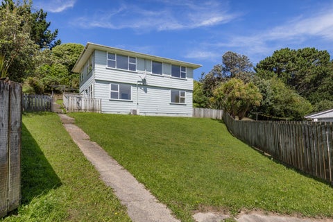 8 Penguin Grove, Waitangirua, Porirua