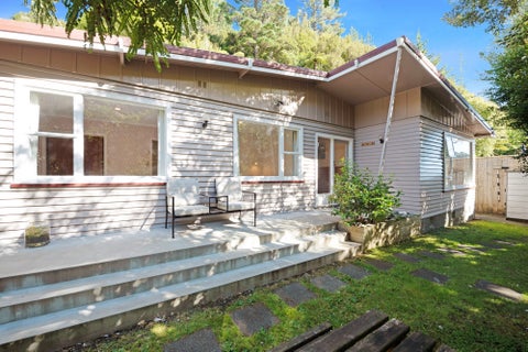 132 Pinehaven Road, Pinehaven, Upper Hutt
