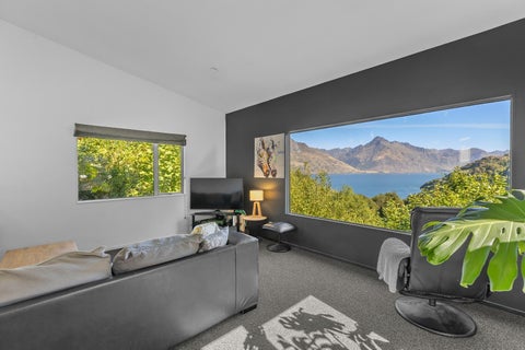 14B McKerrow Place, Sunshine Bay, Queenstown