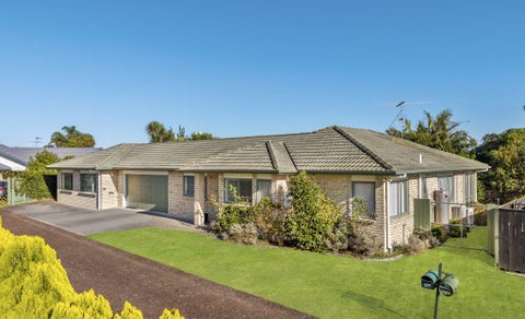 16 Castlehill Court, Wattle Downs, Auckland