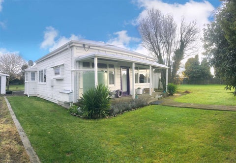 11 Saint Clair Street, Takapau