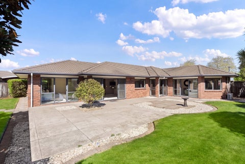 8 Christy Brown Place, Leamington, Cambridge