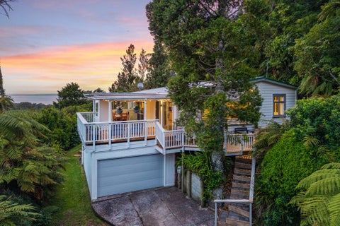 462 Scenic Drive, Waiatarua, Auckland