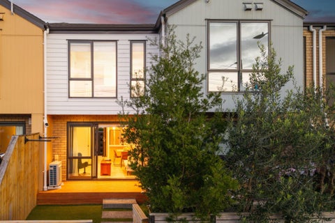 5/1A Royal View Road, Te Atatu South, Auckland