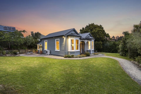 8 Moss Street, Portobello, Dunedin