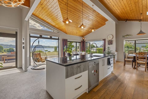 32 Kuiwai Drive, Rainbow Point, Taupo