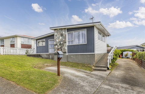 15 Brora Crescent, Papakowhai, Porirua