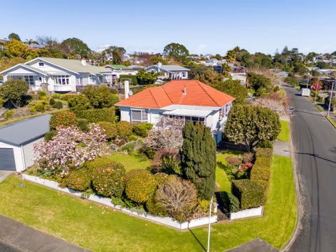 32 Queens Road, Glen Avon, New Plymouth