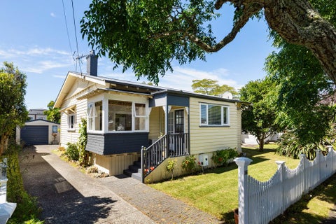 16 Carrie Street, Sandringham, Auckland