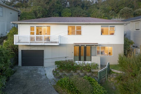 93 Black Rock Road, Newlands, Wellington