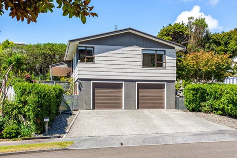 61 Albatross Close, Whitby, Porirua