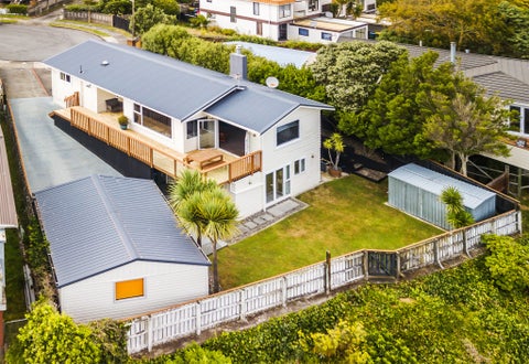8 Ash Grove, Ranui, Porirua